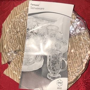 - New Fantasia Scalloped Luncheons/Dessert Plates(4)